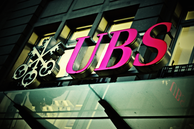 UBS links to Clintons and Obamas raise eyebrows
