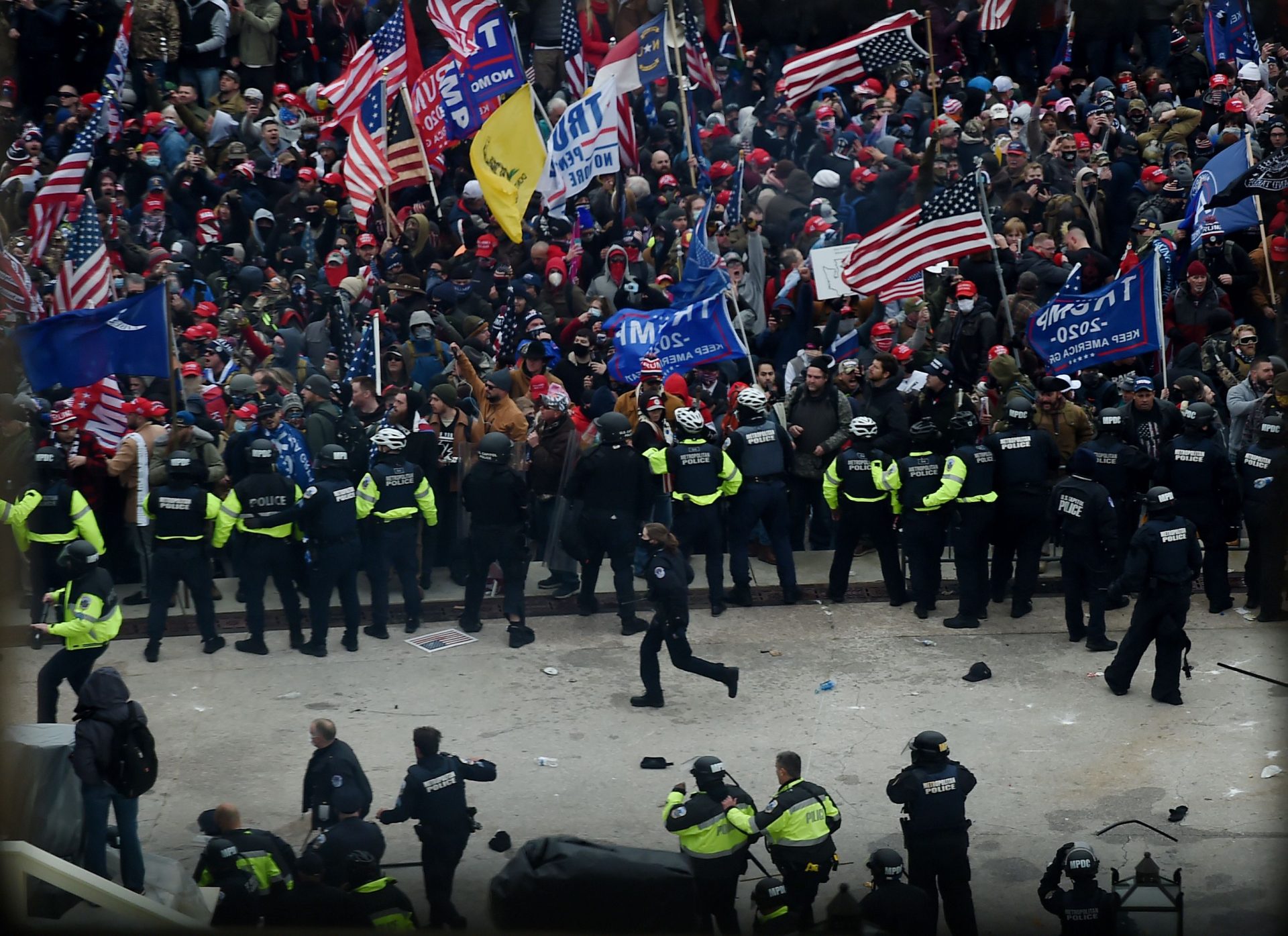 Police establish a line to hold back protesters as they gather outside the US Capitol's Rotunda on January 6, 2021, in Washington, DC. (Image: OLIVIER DOULIERY/AFP via Getty Images)