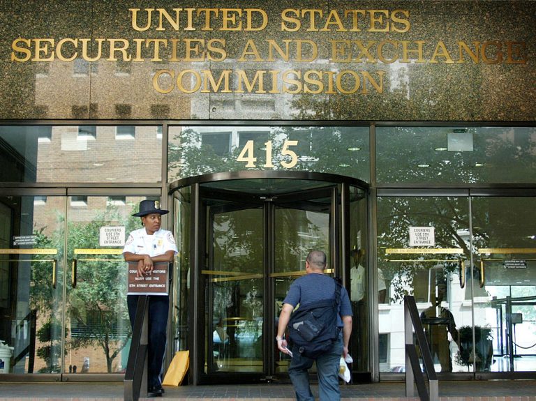 A security guard stands outside of the Security and Exchange Commission offices August 14, 2002 in Washington, DC