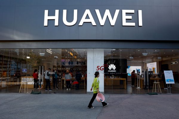 Huawei’s ‘Tau Law’ Faces Skepticism as China Struggles to Close Chip Gap