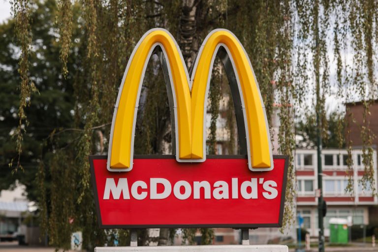 A McDonalds in Oregon has lowered its working age to attract new staff.