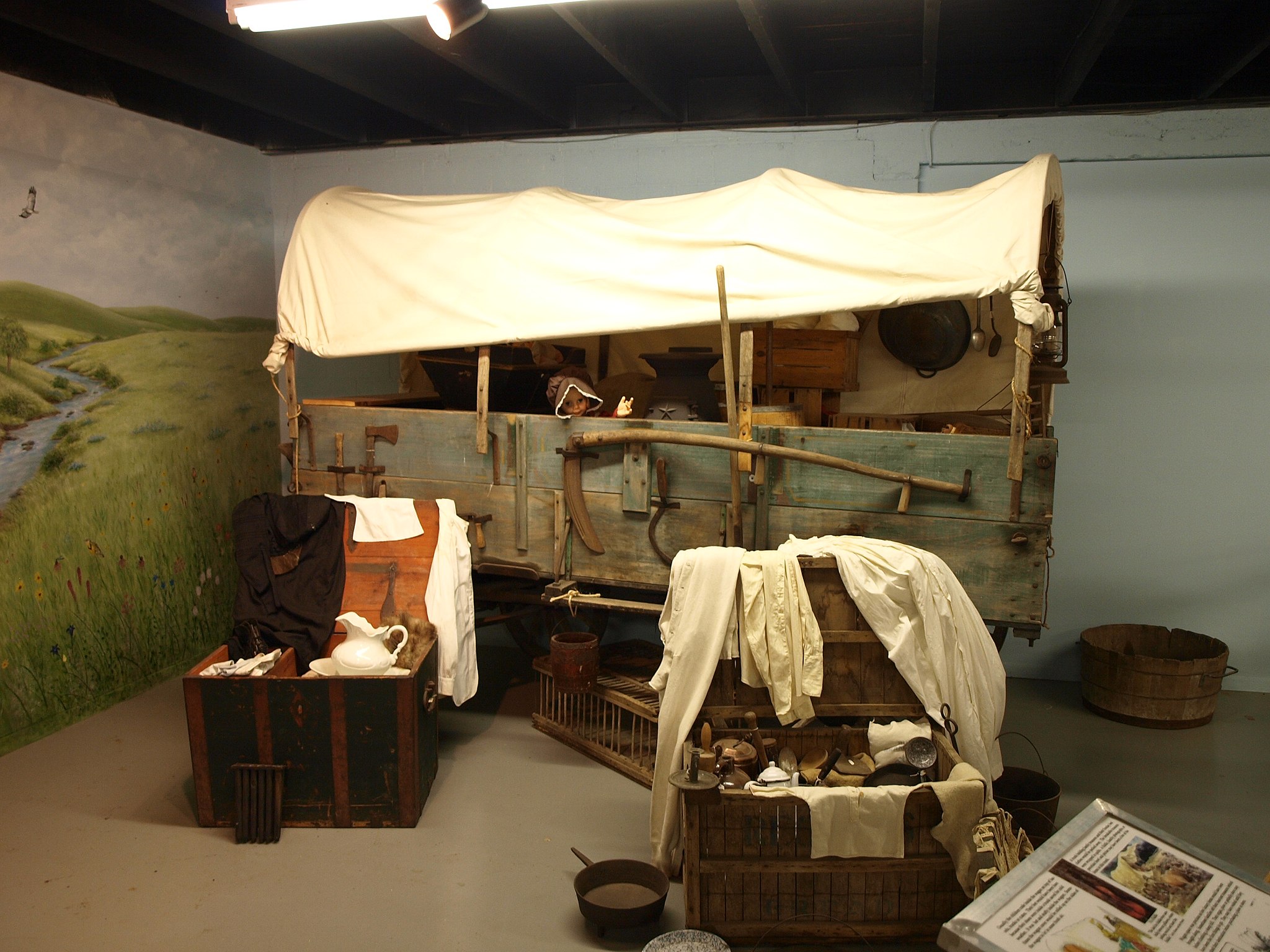 Covered-wagon-Wikimedia-Commons