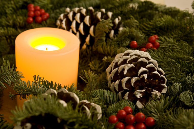 Candle-with-pinecones-Flickr