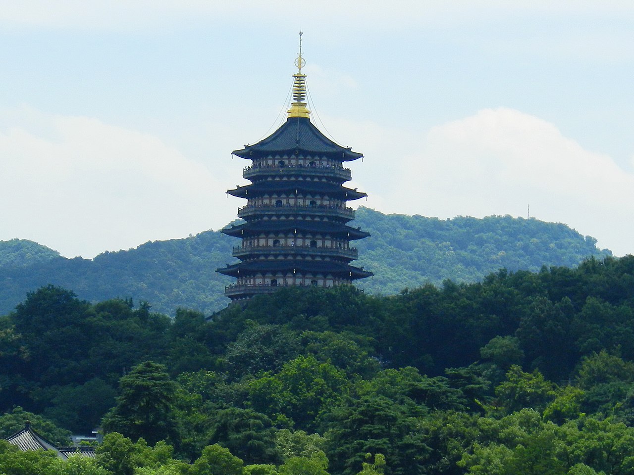 leifeng-pagoda-Wikimedia-Commons