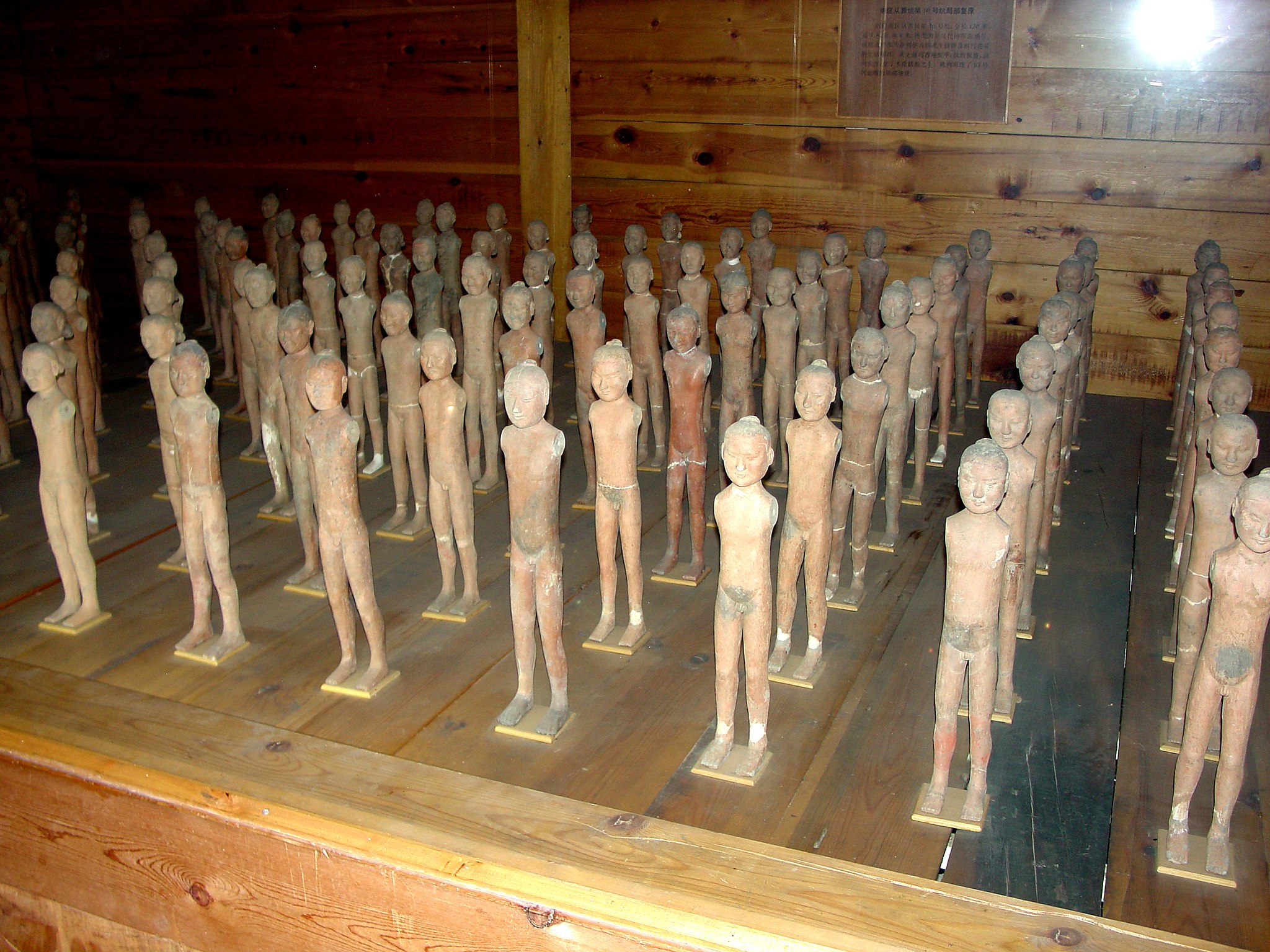 Funerary-statues-Wikimedia-Commons
