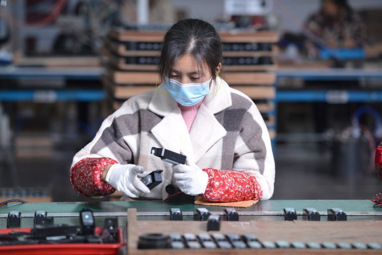 china_fujian_factory_worker_GettyImages-1236903098