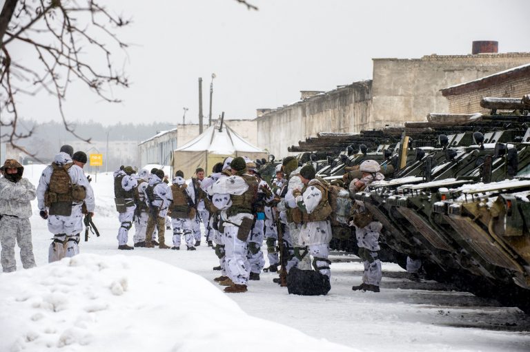 ukraine_mechanized_troops-ukrainian-army_GettyImages-1238096946
