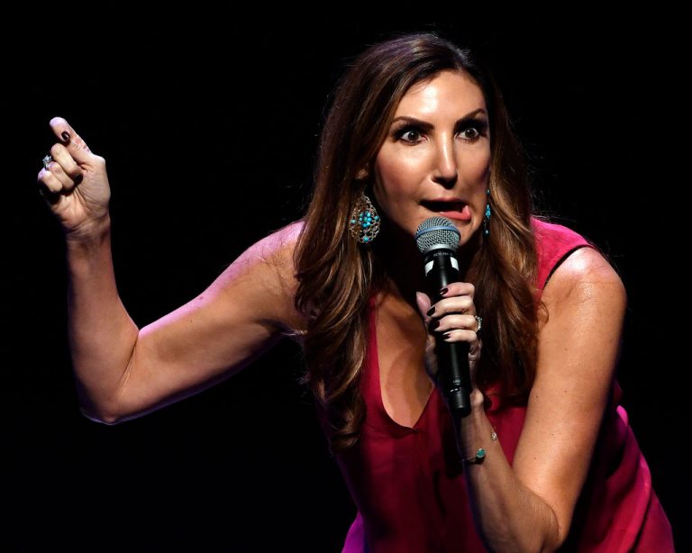 Heather McDonald collapsed on stage and fractured her skull after making bad jokes about accepting COVID vaccination on Feb. 5.