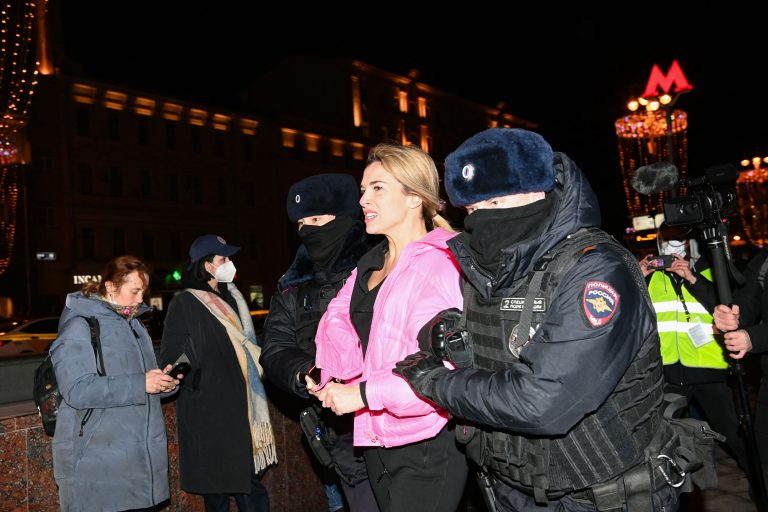 moscow-anti-war-protest-woman-arrested