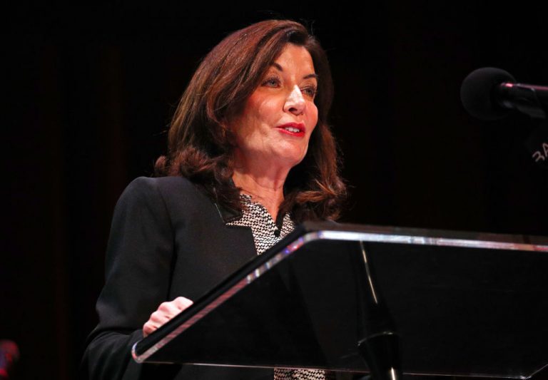 New-Rok-Kathy-Hochul-Mask-vaccine-mandates-Getty-Images-1365214071