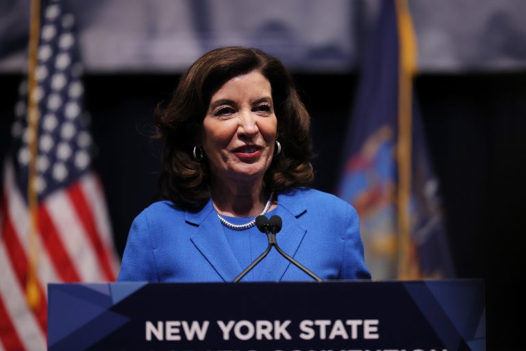 NY-governor_Kathy_hochul_New-York-Democratic-Convention_GettyImages-1371169166.jpg