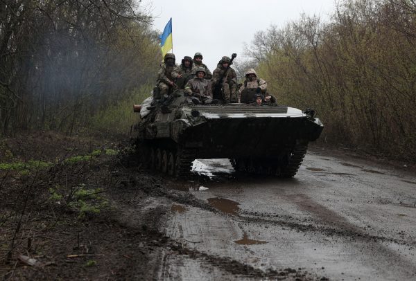 ukraine-bmp-infantry-izyum_area_GettyImages-1240069298.jpg