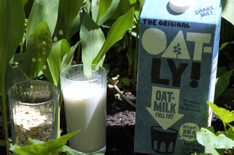 Oat-milk-oatly-ila