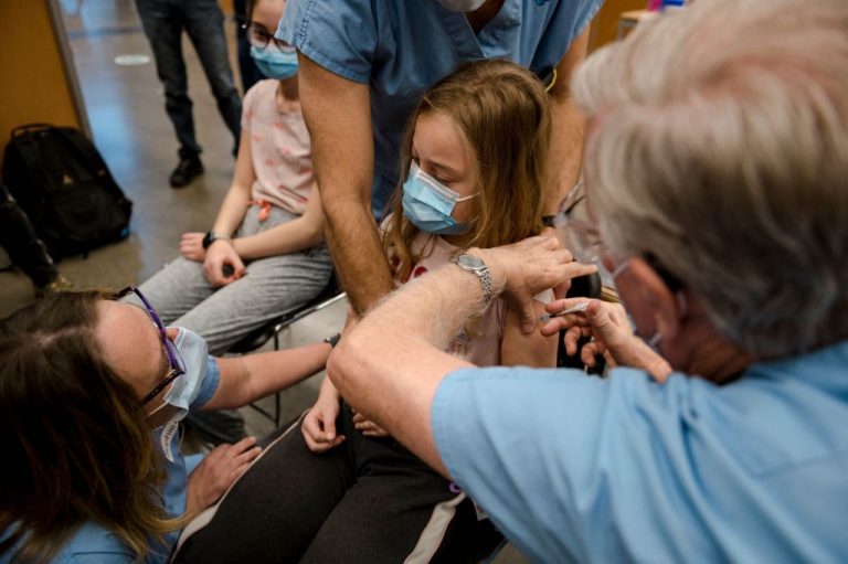 COVID-19-Toronto-area-doctor-administering-vaccines-despite-no-authorization-Getty-Images-1236772782