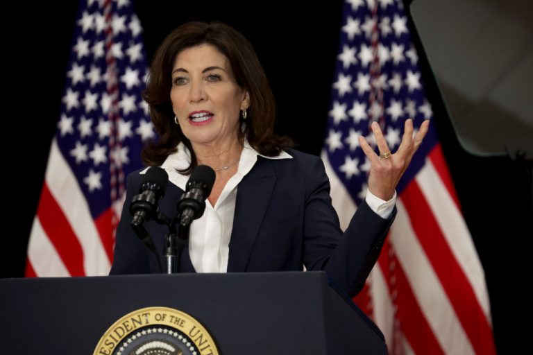 Hochul-tops-market-shooting-executive-orders-gun-laws-Getty-Images-1397763175