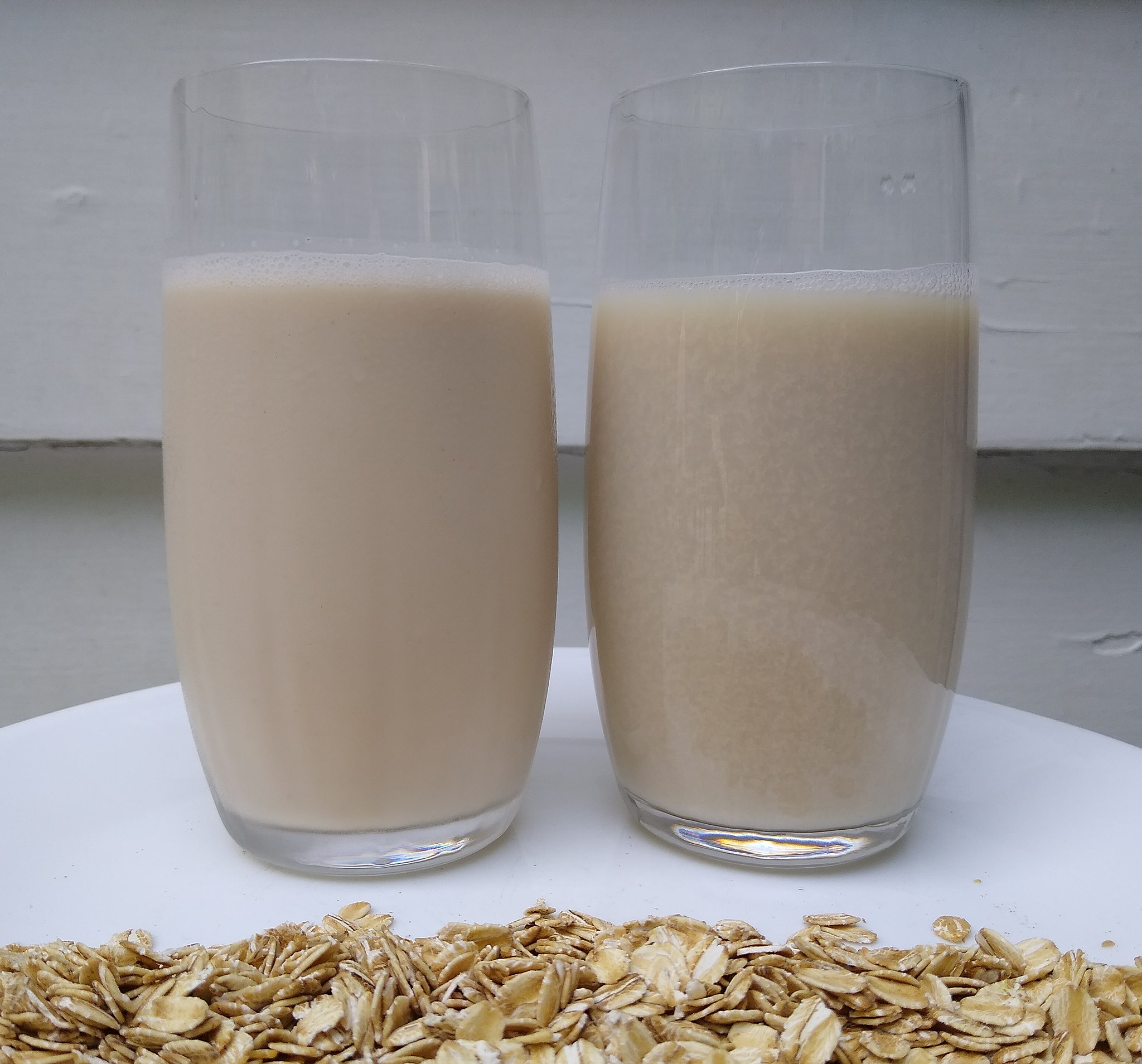 oat-milk-wikimedia-commons
