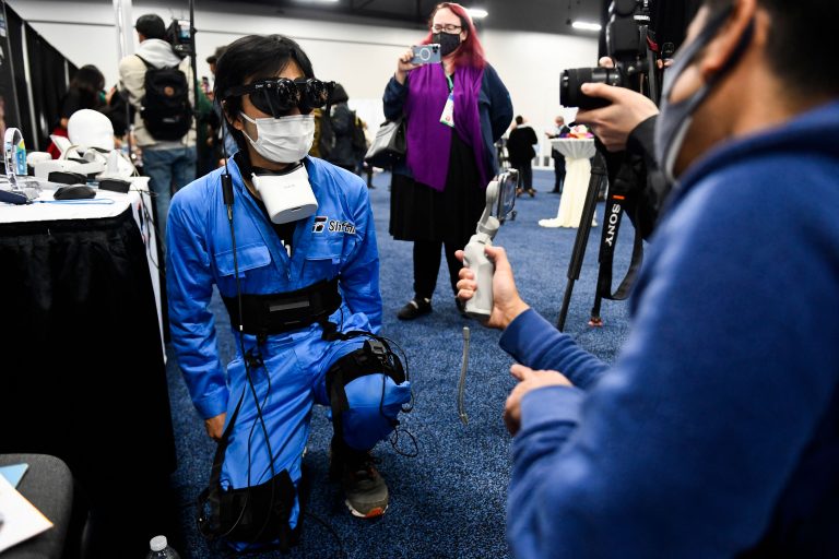 New-York-OB-health-care-workers-training-virtual-reality-Getty-Images-1237527814