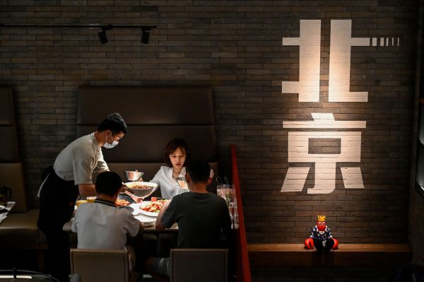 china-beijing-in-restaurant-dining_zero-covid_GettyImages-1241149000-1.jpg