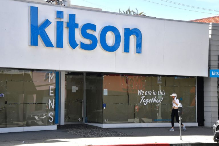 The Kitson in Beverly Hills has banned customers from wearing face masks because perpetrators of crime cannot be identified.