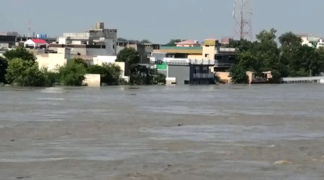 Pakistan-floods-Kabul-River-Levvees-breached