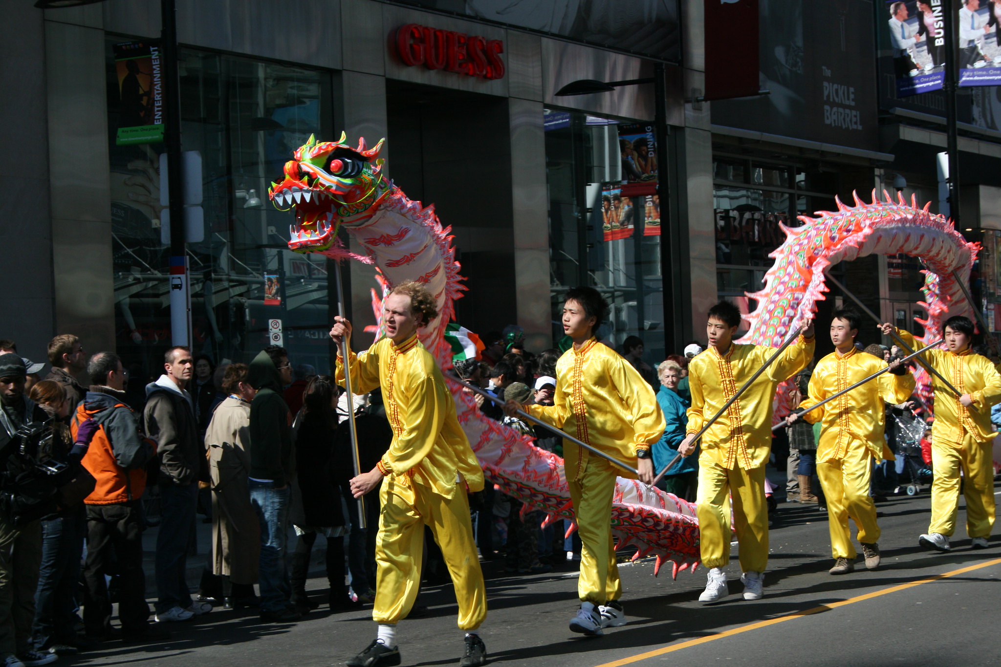 Falun-Gong-dragon-dance-flickr
