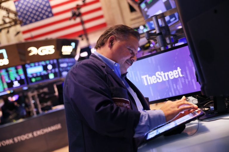 Wall-street-stocks-Getty-Images-1433196676