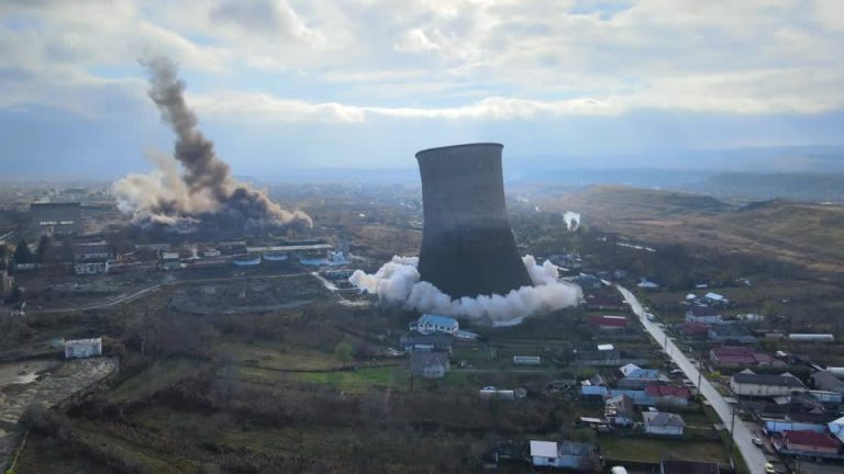 Romanian coal power station demolished, making space for proposed nuclear plant. (Image: Screenshot / Reuters)