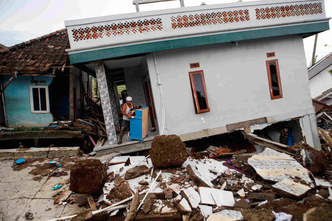 Rescue Efforts Continue As Indonesia Struggles To Get Aid For Quake Survivors Vision Times