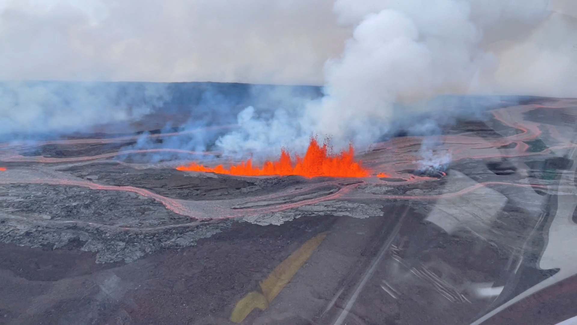 Hawaiis Mauna Loa Volcano Erupts For First Time In 40 Years Vision Times