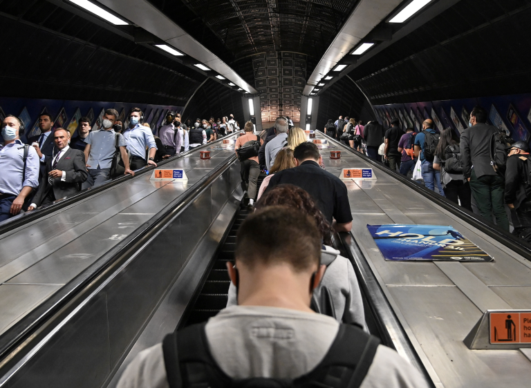 Workers travel through London Bridge rail and underground station during the morning rush hour in London, Britain, September 8, 2021. (Image: Screenshot / REUTERS)