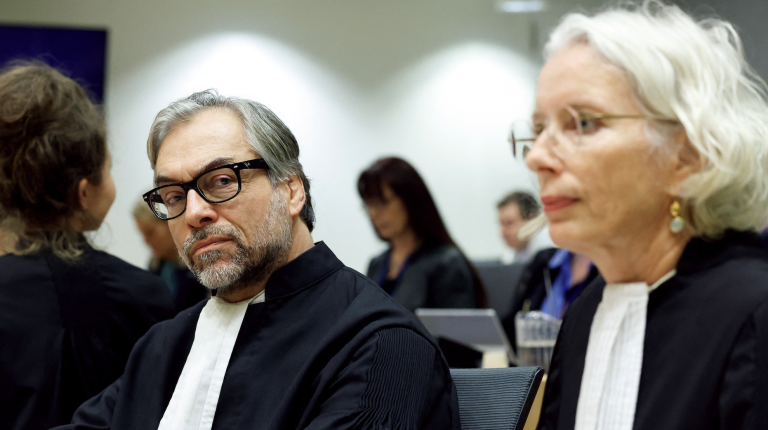 Lawyer Peter Langstraat looks on in the courtroom as the Dutch court announces its ruling in the MH17 trial of three Russians and a Ukrainian in the Schiphol Judicial Complex, Badhoevedorp, Netherlands, November 17, 2022. (Image: Screenshot / REUTERS)
