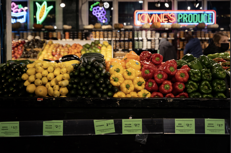 Vegetables are pictured at a produce shop at Reading Terminal Market after the inflation rate hit a 40-year high in January, in Philadelphia, Pennsylvania, U.S. February 19, 2022. (Image: Screenshot / Reuters)