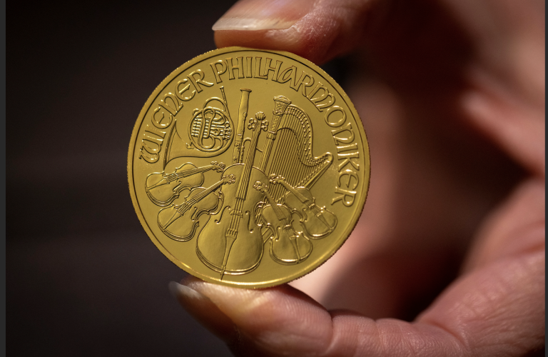 A Vienna Philharmonic one-ounce gold coin is seen in the factory of the Austrian Mint in Vienna, Austria, December 13, 2022. (Image: Screenshot / Reuters)