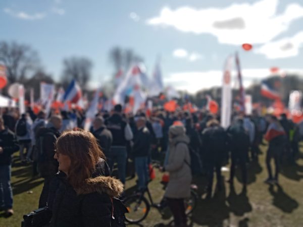A few thousand people with balloons and upside-down flags showed up at the March 11 farmers’ protest in The Hague. However, it will take more than heart-shaped helium balloons and pretty slogans to stop the destruction of the Dutch farming industry. 