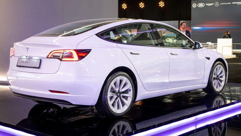 Tesla-electric-vehicles-Federal-Tax-credits-Getty-Images-1469950064