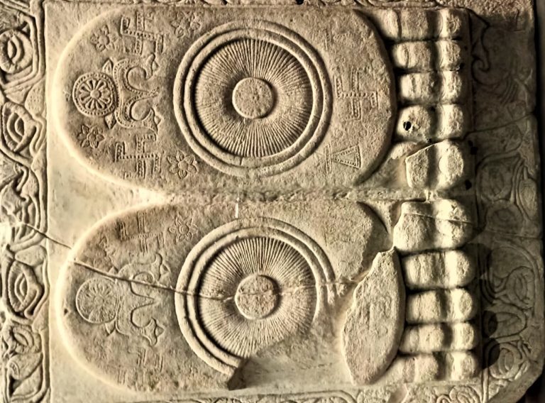 Buddha-swastika-footprint-commons-wikimedia