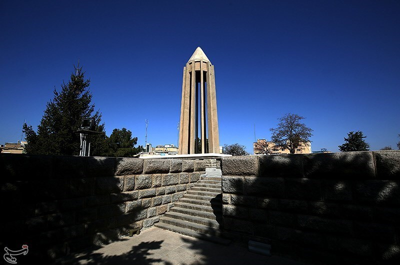 Avicenna-monument-Wikimedia-commons