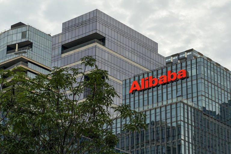China Restricts Exports to American Defense Firms as Retaliation Against US Sanctions