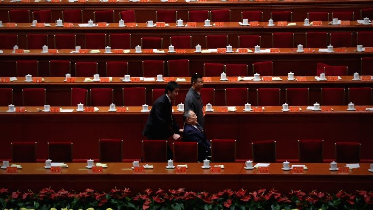 Deng-Pufang-leaves-closing-ceremony