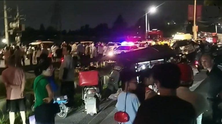 Chengdu Homeowners Clash With Police Over ‘Property Fees’ as Local Fiscal Strain Deepens