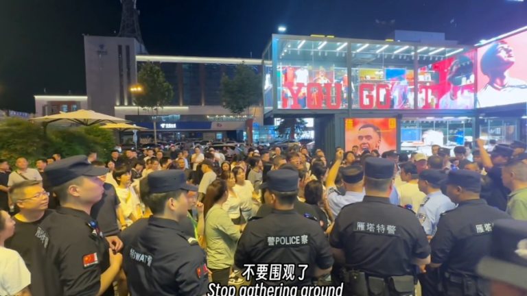Xi'an Mall Protest Eviction Notice