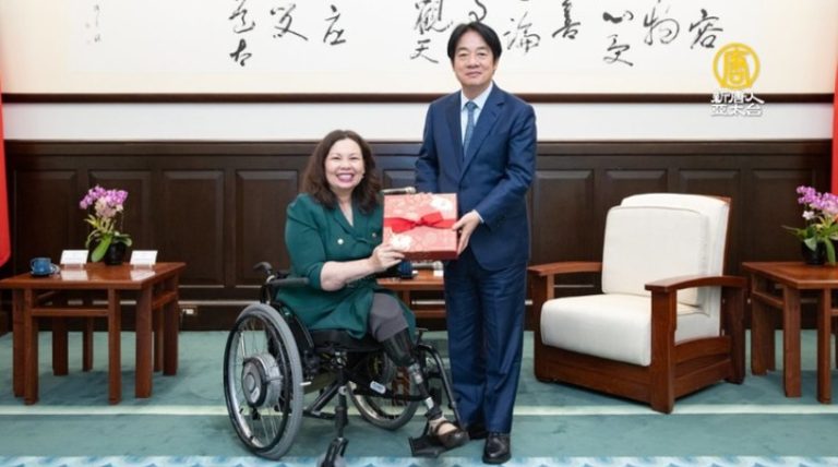 Senator Duckworth and Lai Ching-te